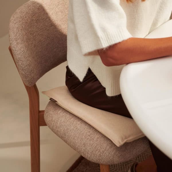 mellow heated seat cushion 40 x 40 beige